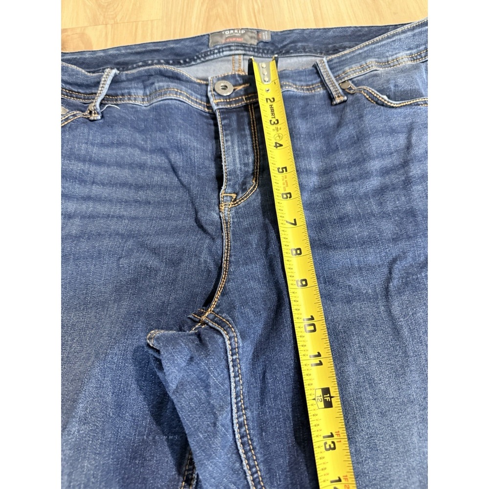 Torrid Slim Boot Jeans Women's Size 18s Medium Wash Stretch Denim - Picture 7 of 12